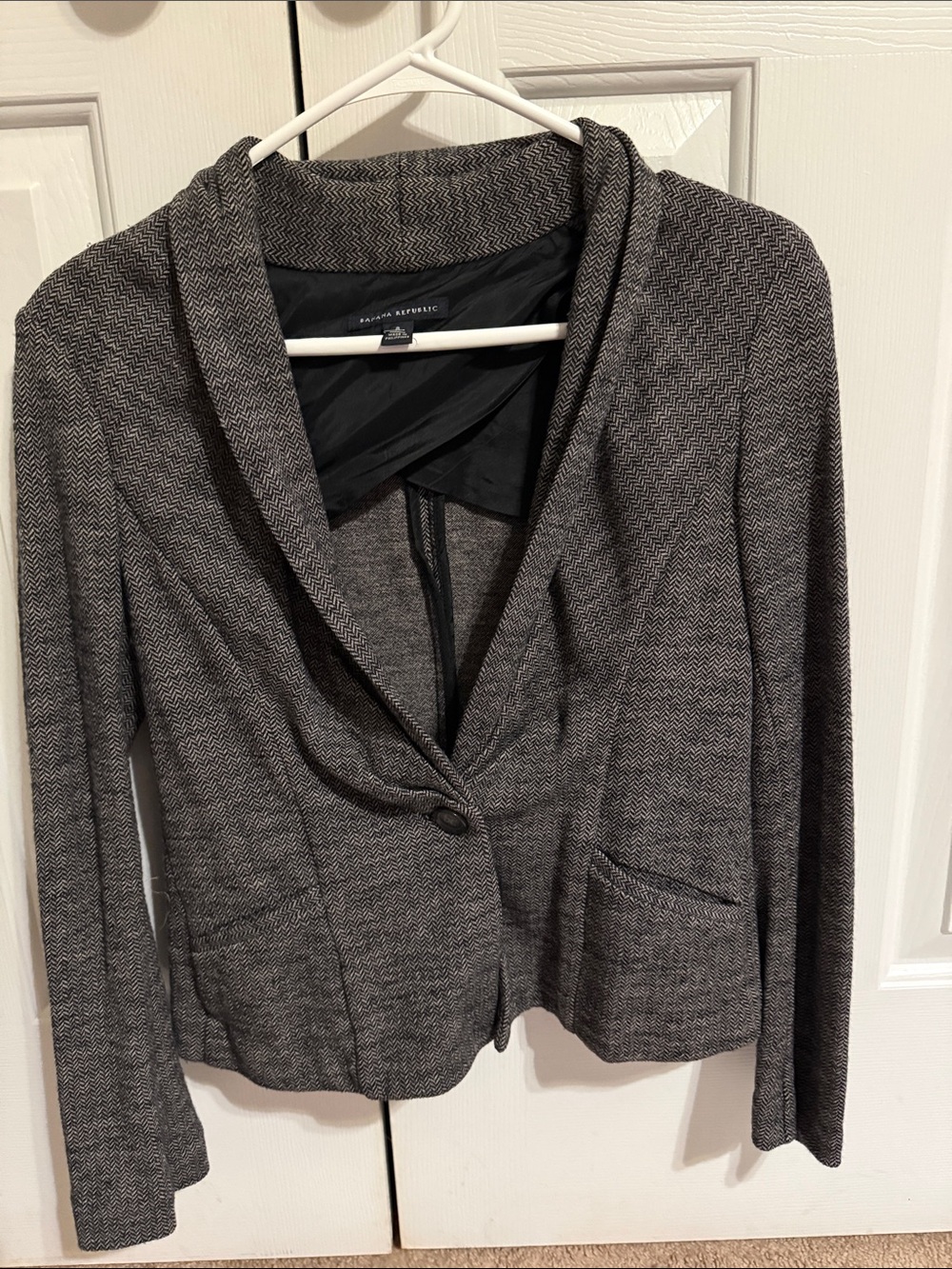 Banana Republic Charcoal Herringbone Shawl Collar Blazer size 8